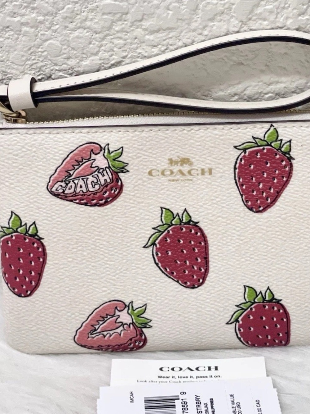 NWT Coach CBB81 Corner Zip Wristlet With Strawberry Print Chalk Multi